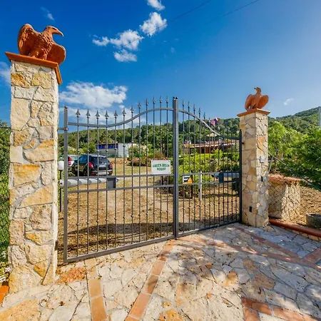 度假居 Hills House 切法卢