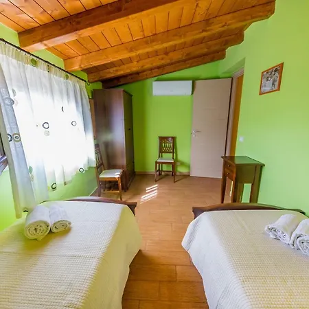 度假居 Hills House 切法卢