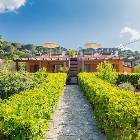 Hills House Holiday home *