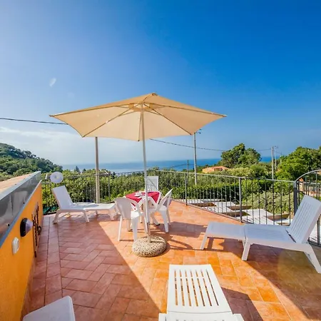 Hills House Holiday home *