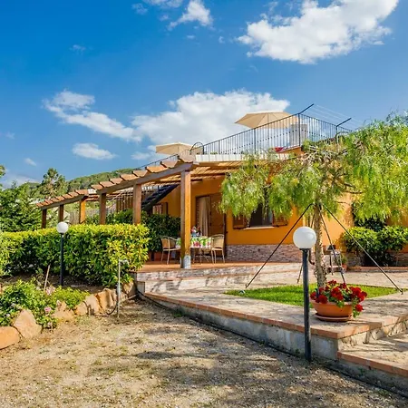 Hills House Holiday home *